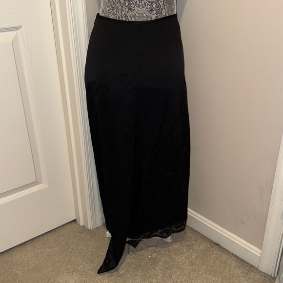 Reformation Stacia Satin Skirt size 2 NWT - Picture 6 of 8